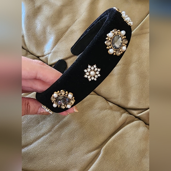 Accessories - Black velvet embellished headband